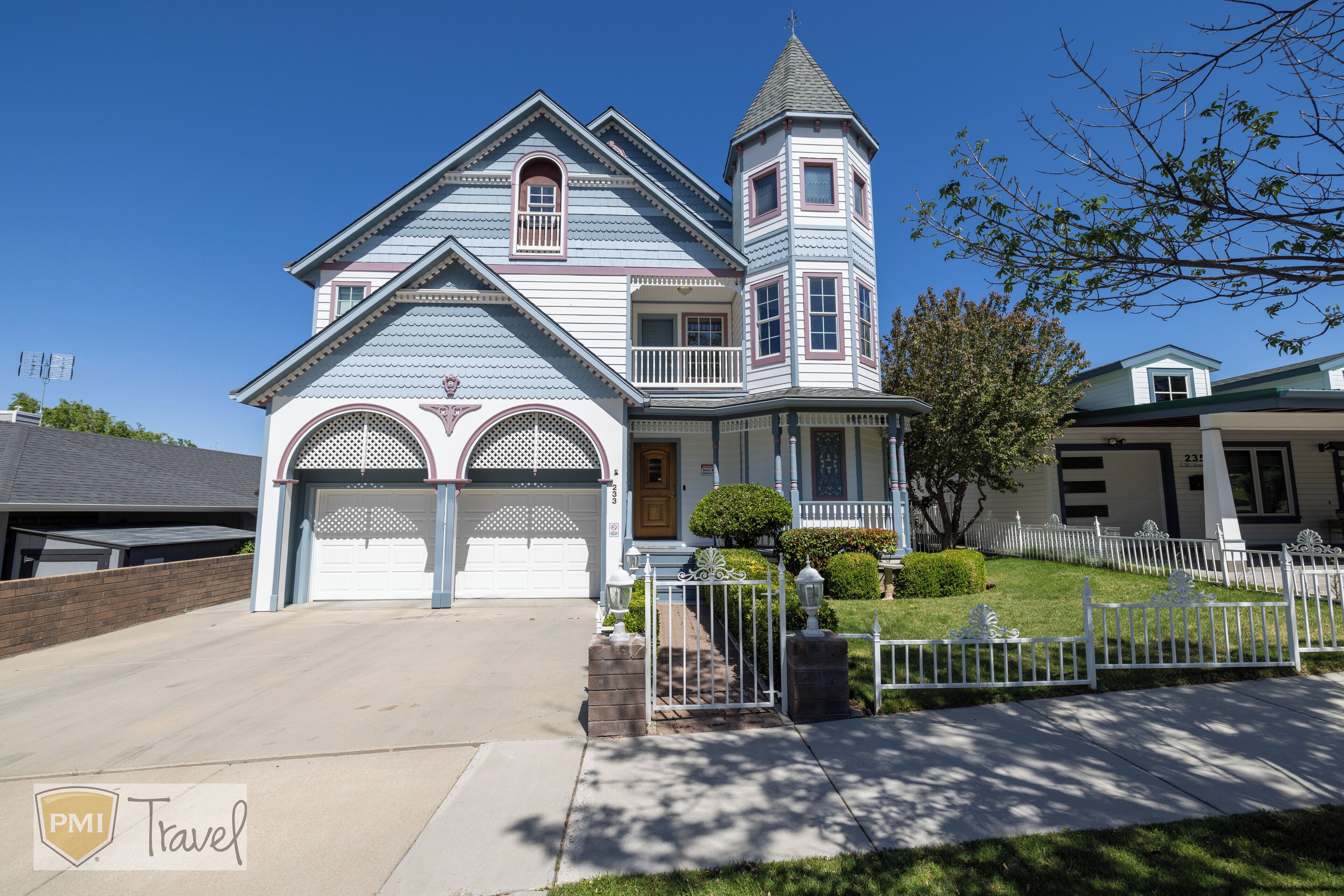 Victorian Manor *Hot Tub *Game Room *Family Friendly