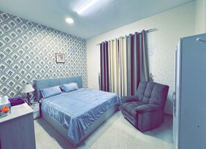 1 bedroom, WiFi, bed sheets - Beautiful house near to supermarket taxi bus city center  (Ajman)