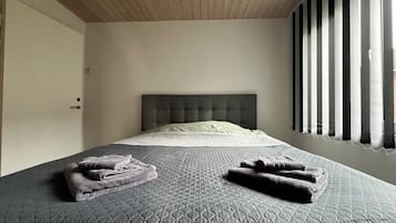 4 bedrooms, WiFi, bed sheets