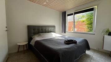 4 bedrooms, WiFi, bed sheets