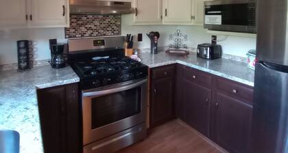 Secluded peaceful mountain getaway! You will love the mountain views.