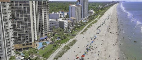 靠近海滩