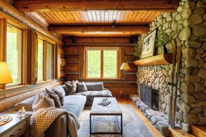 Smart TV, fireplace, ping pong, stereo - The Luxury Cabin at Comfort Circle (Ketchum)