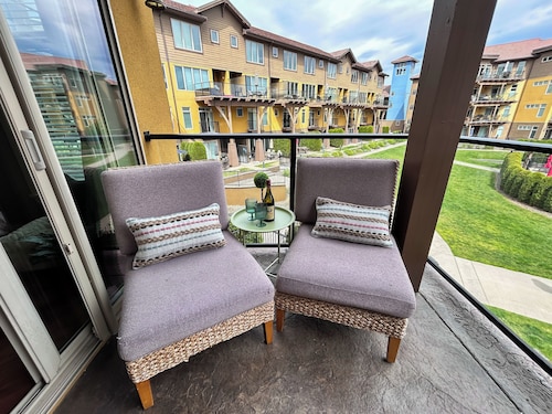 **LAKEFRONT + POOL VIEW**  3br/2bath Spacious + Beautiful Condo 