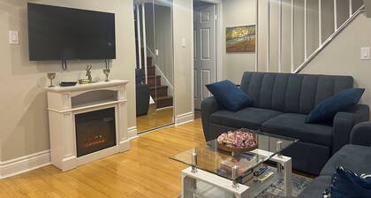 A beautiful 3 bdrm apt, located 10' from Pearson Airoport
