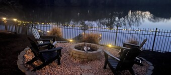Cozy lake front house with dock on Lake Tillery