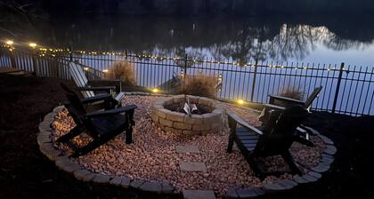 Cozy lake front house with dock on Lake Tillery