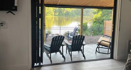 Cozy lake front house with dock on Lake Tillery