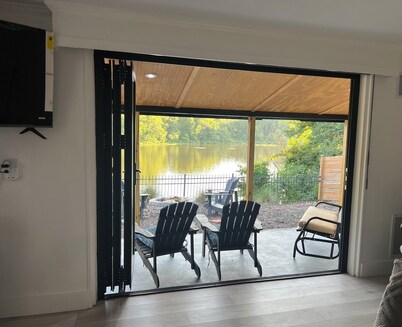 Cozy lake front house with dock on Lake Tillery