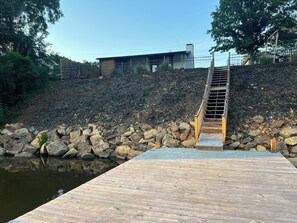 Property grounds - Cozy lake front house with dock on Lake Tillery (Albemarle)