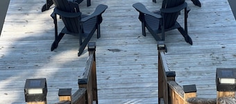 Cozy lake front house with dock on Lake Tillery