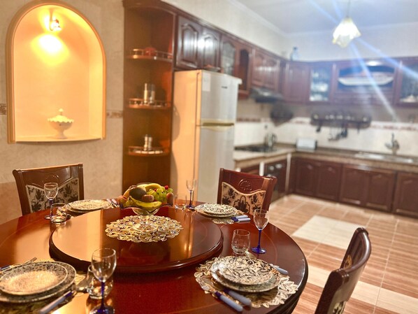 Dining - Superb duplex avec vue jardin (TANGER)