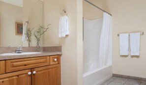 Hårtork och handdukar