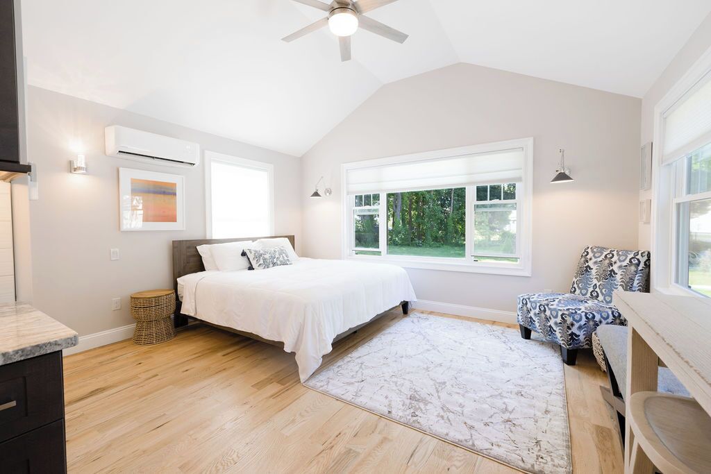 Newly Renovated Guest Suite - Steps to West Beach!
