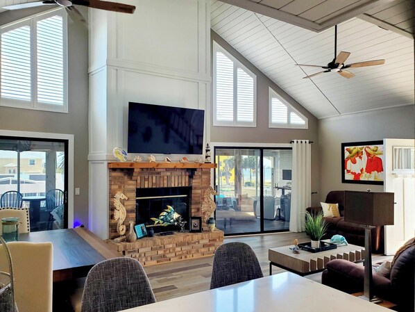 Dining - The Nauti Mermaid (Hudson)