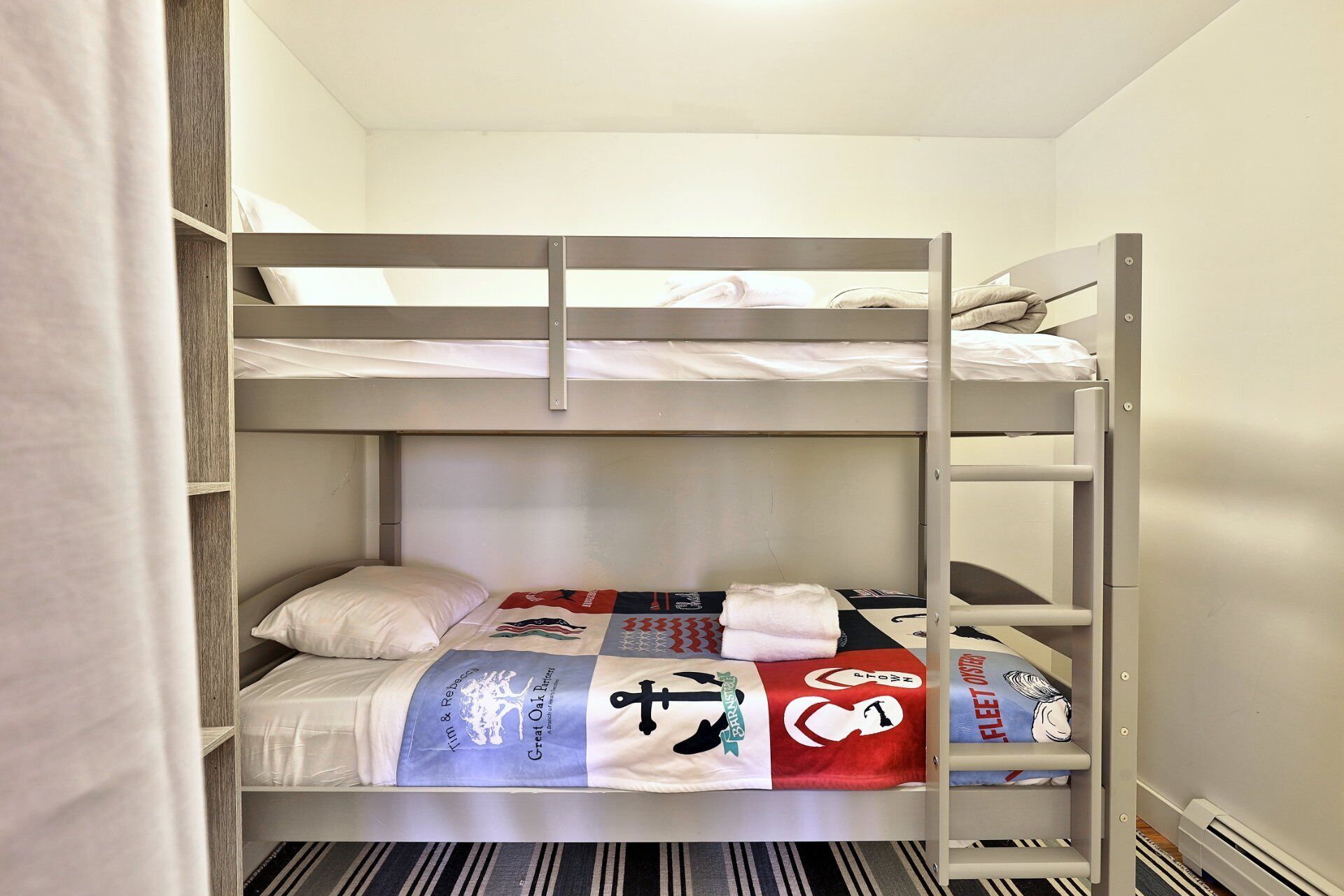 2 makuuhuonetta, silitysrauta/-lauta, ilmainen Wi-Fi, vuodevaatteet