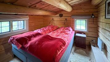 4 bedrooms, travel crib, free WiFi