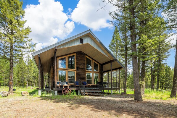 Exterior - CABIN ON THE ROCKS, Big Property, Hot Tub, Yellowstone National Park, Fire pit. (Island Park)