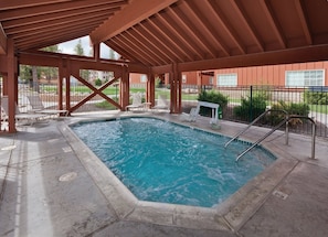 A heated pool - Big Bear | Couples Cozy Mountain Getaway | Pool, Ski & Lake (Big Bear)