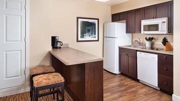 Fridge, microwave, stovetop, coffee/tea maker