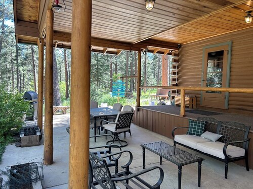 Cozy Cabin on the Creek, with fireplace and firepit.