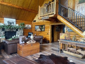 Interior - Adorable Cabin with amazing views! (Belgrade)