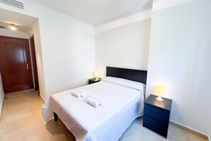 3 bedrooms, desk, iron/ironing board, WiFi