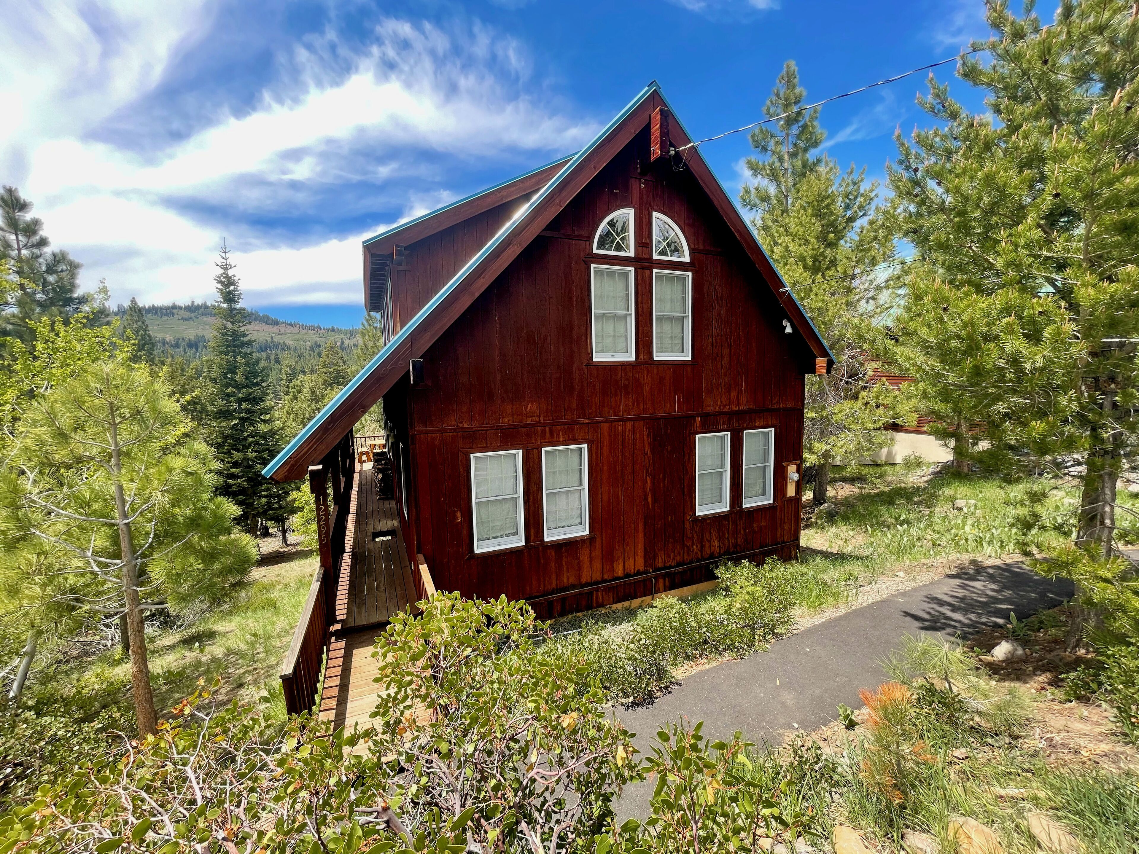 Cute Cabin Close to Tahoe Donner Lake