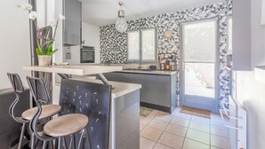 Kaffetrakter/tekoker, kjøleskap, mikrobølgeovn og ovn