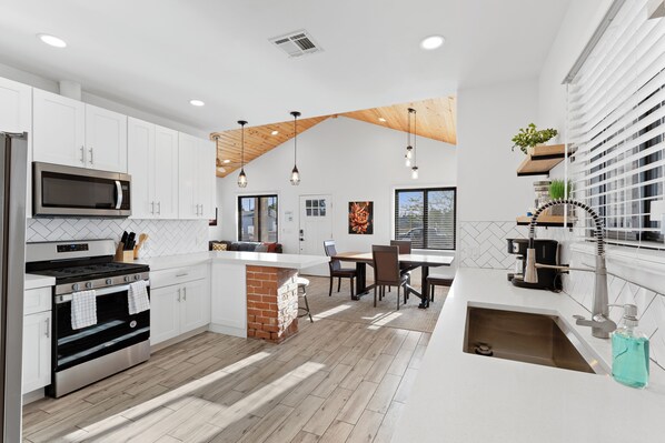 Full-sized fridge, microwave, coffee/tea maker, spices