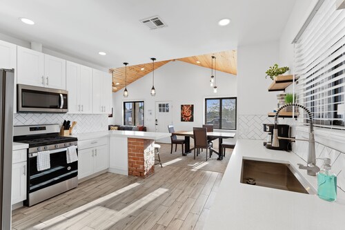 Cottage with BBQ & Hot Tub