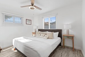 Iron/ironing board, free WiFi - Cottage with BBQ & Hot Tub (Phoenix)