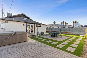 Terrace/patio - Cottage with BBQ & Hot Tub (Phoenix)
