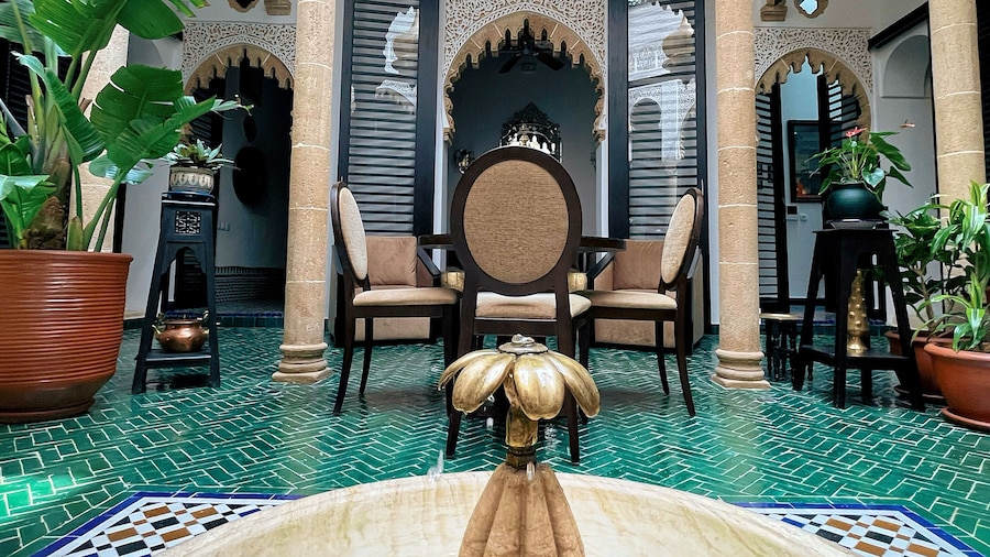 Riad Dar Lalzohra