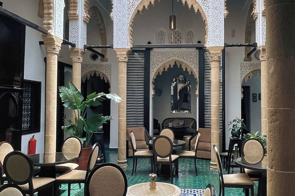 Riad Dar Lalzohra