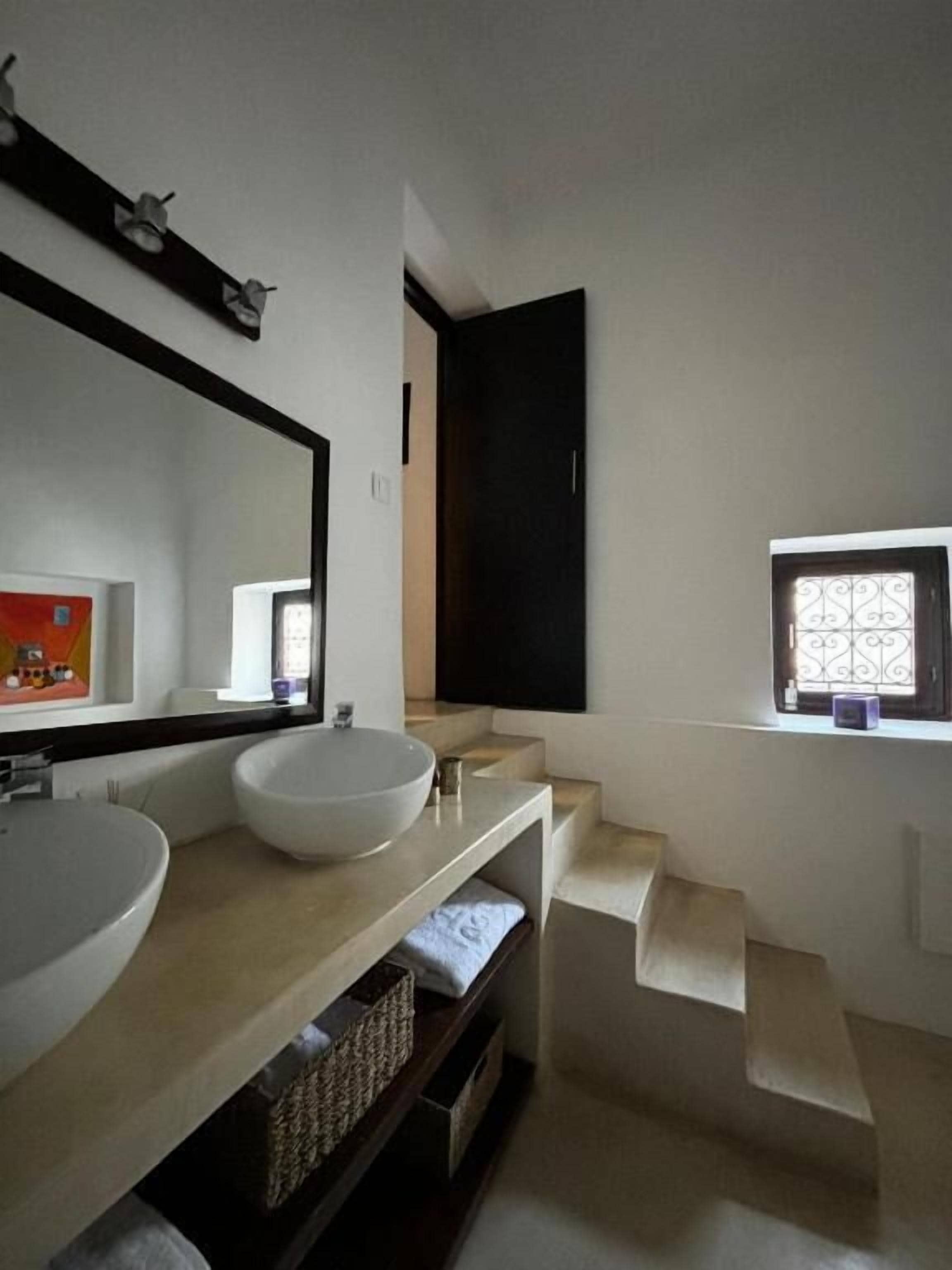 Photo - Dar Lalzohra