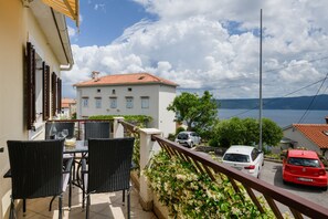 Outdoor dining - Apartment Yasmin (Kvarner - Mošćenička Draga) (Mošcenicka Draga)