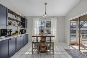 Interior - Outdoor Oasis, Heated Pool, Firepit, Bicycles, Pet-Friendly - Chateau Relaxo - Roelens (Cape Coral)