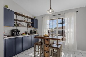 Dining - Outdoor Oasis, Heated Pool, Firepit, Bicycles, Pet-Friendly - Chateau Relaxo - Roelens (Cape Coral)