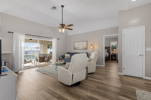 Smart TV, video games, books - Outdoor Oasis, Heated Pool, Firepit, Bicycles, Pet-Friendly - Chateau Relaxo - Roelens (Cape Coral)