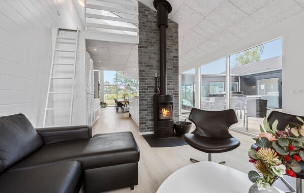 Fireplace, table football, ping pong - 7 bedroom gorgeous home in Glesborg (Glesborg)