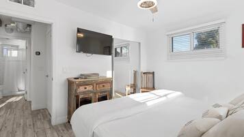 Deluxe House | 5 bedrooms, iron/ironing board, free WiFi