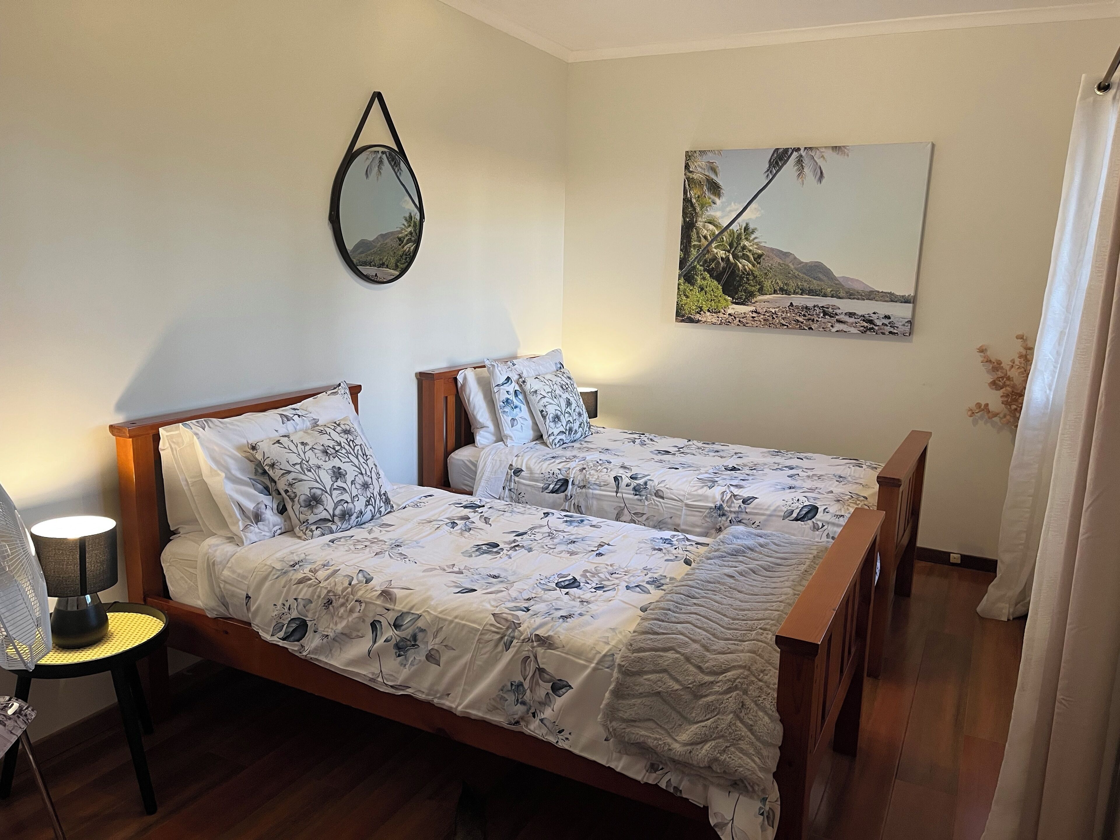 2 habitaciones, tabla de planchar con plancha y wifi gratis 