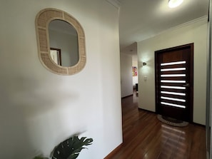 Interior - Water view modern 2 bedrooms apartment in Palm Beach (Palm Beach)