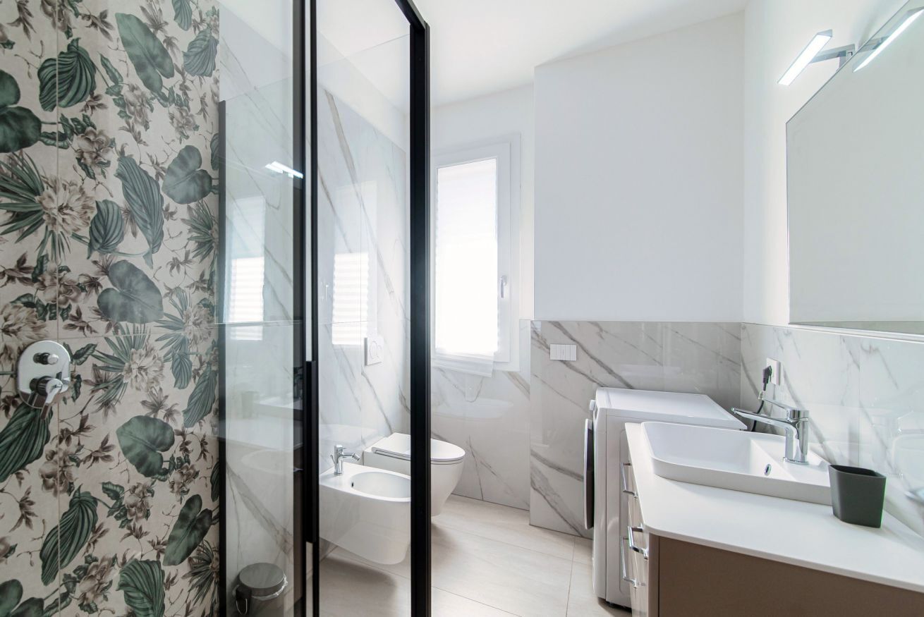 Dusche, Haartrockner, Bidet, Seife