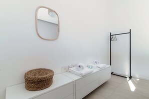 Interior - Modern apartment near the center of Como (Tremezzo) (Como)
