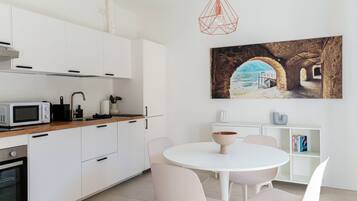 Frigorifero, microonde, forno, lavastoviglie