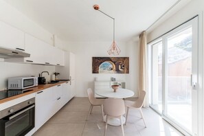 Fridge, microwave, oven, dishwasher