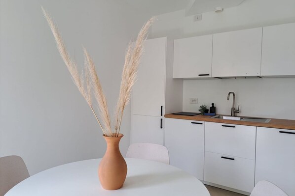 冷蔵庫、電子レンジ、オーブン、食器洗い機