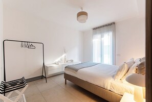 1 slaapkamer, een strijkplank/strijkijzer, wifi, beddengoed